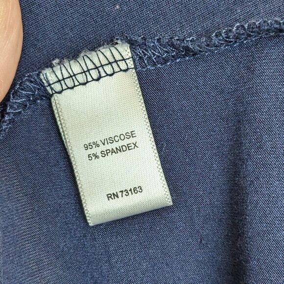 CABLE & GAUGE Cold Shoulder Short Sleeve Knit Top, Navy with White Trim, Size L - Picture 4 of 6